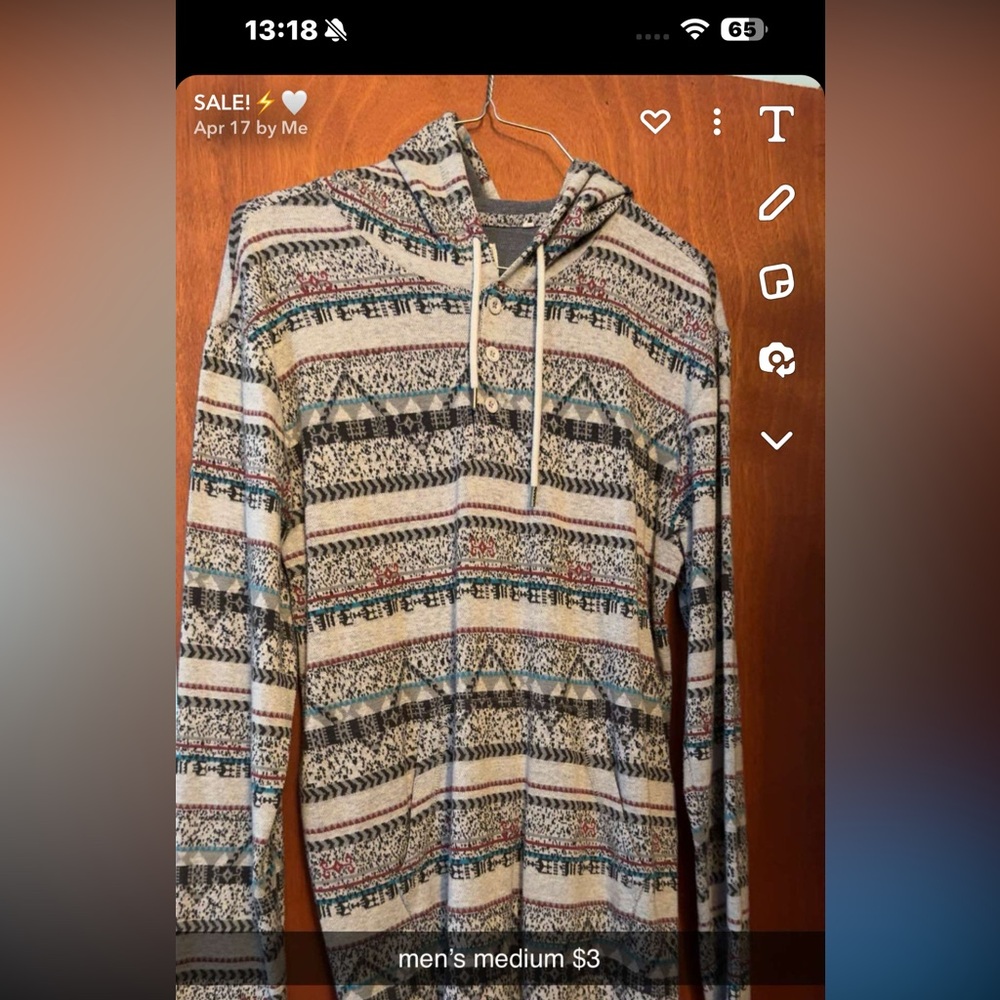 Mainly small sweaters and flannels - Picture 7 of 9